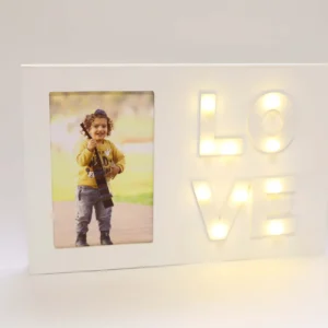 תמונה מעץ LOVE מואר