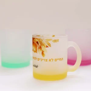 כוס זכוכית צבעונית